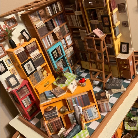 Hand built Miniature Model Book Store! - Picture 3 of 12